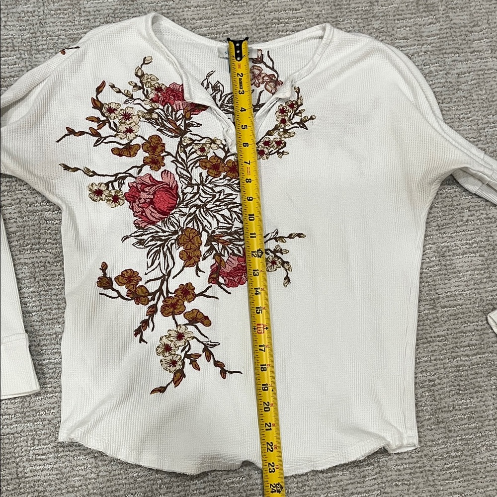 Sundance Floral Embroidered Long Sleeve Top - White and Red - Picture 5 of 6
